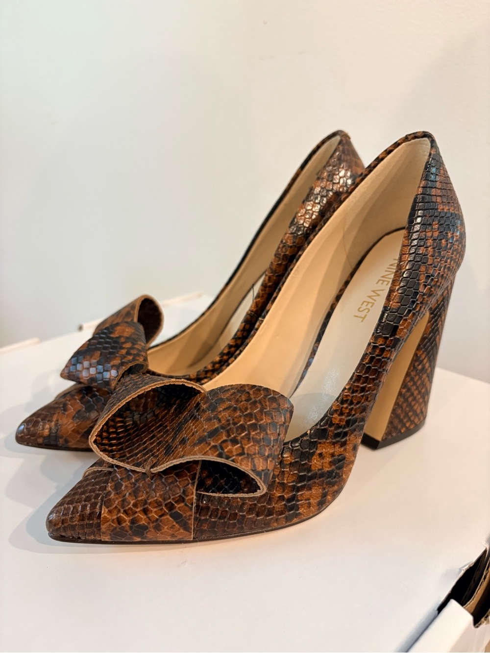 Nine West Brown Snake-Print Pointed Toe Bow Pump Block Heal Sz 6